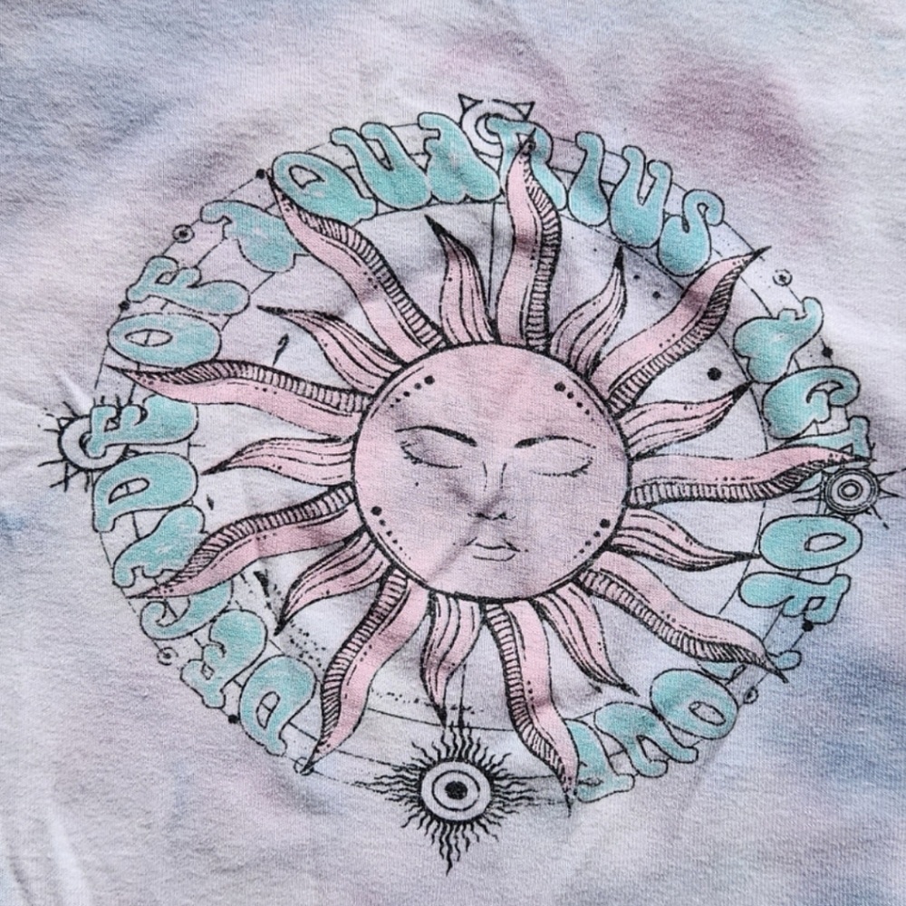 Nasty Gal cropped t-shirt, size medium, color mostly blue & pink - Picture 3 of 4